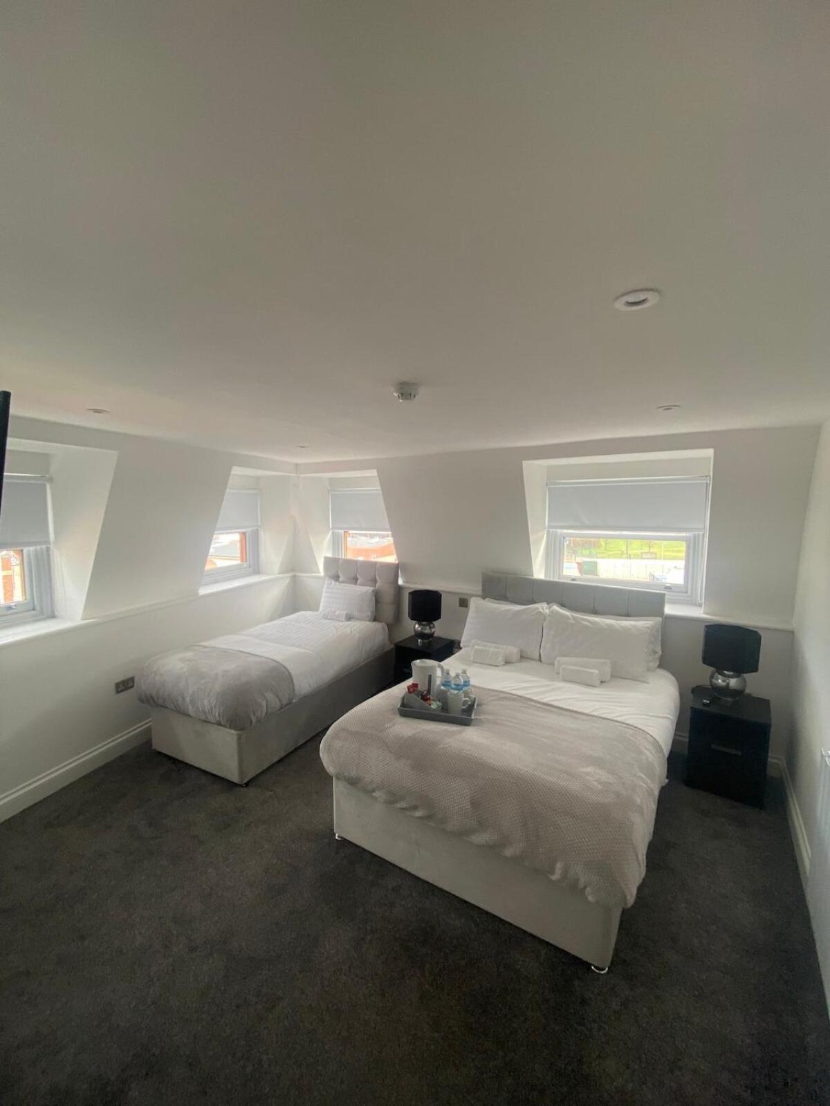 Hotel The Royal Crest 5*